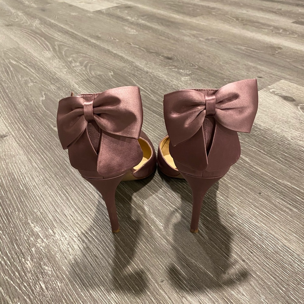 Jessica Simpson bow heels